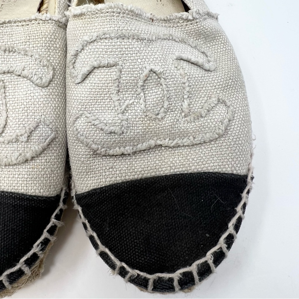 CHANEL Cloth Two-Tone Espadrilles Size 37 7 Cream and Black Designer Distressed - Picture 4 of 9